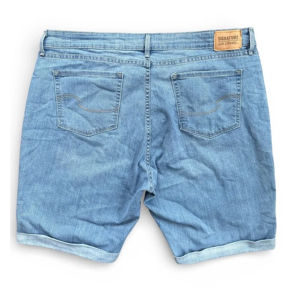 Signature by Levi Strauss Bermuda‎ Shorts Women 18 Medium Wash Excellent Cuffed